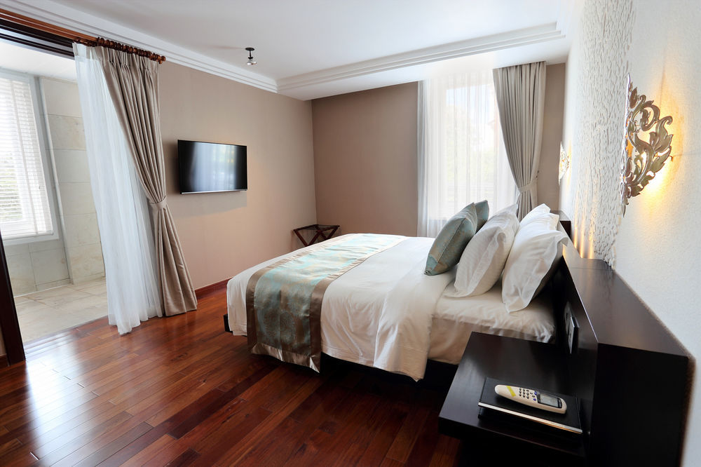 Arunreas Hotel Phnom Penh Exterior photo