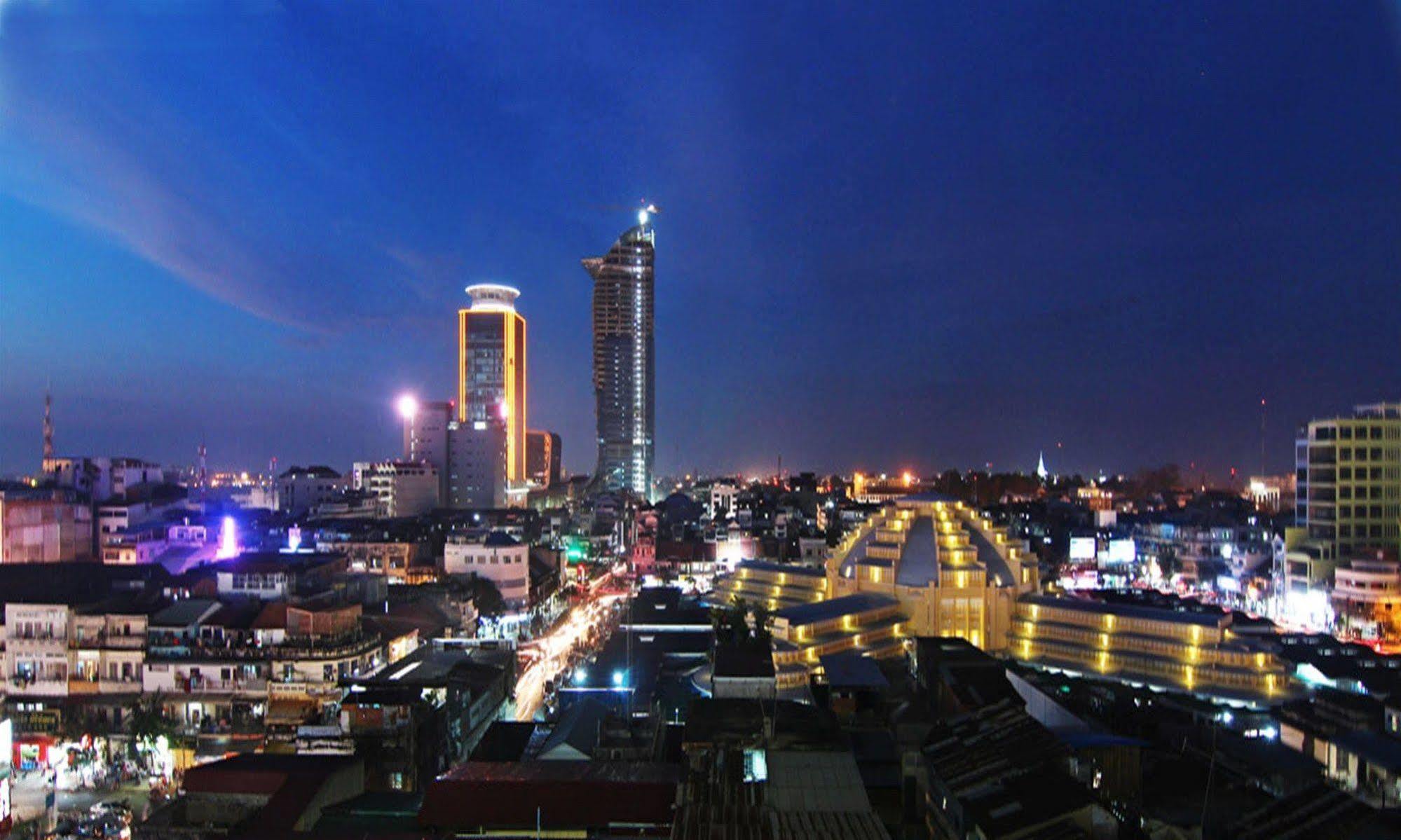 Arunreas Hotel Phnom Penh Exterior photo