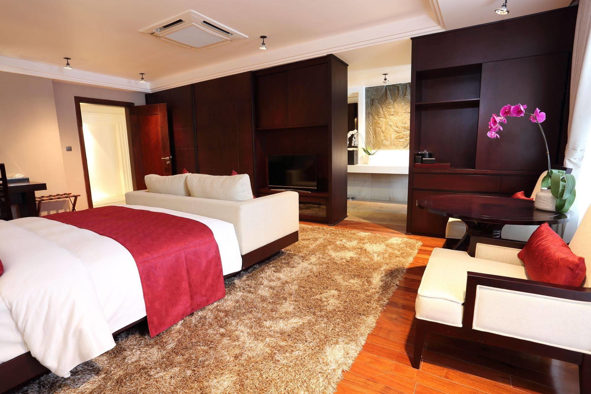 Arunreas Hotel Phnom Penh Exterior photo