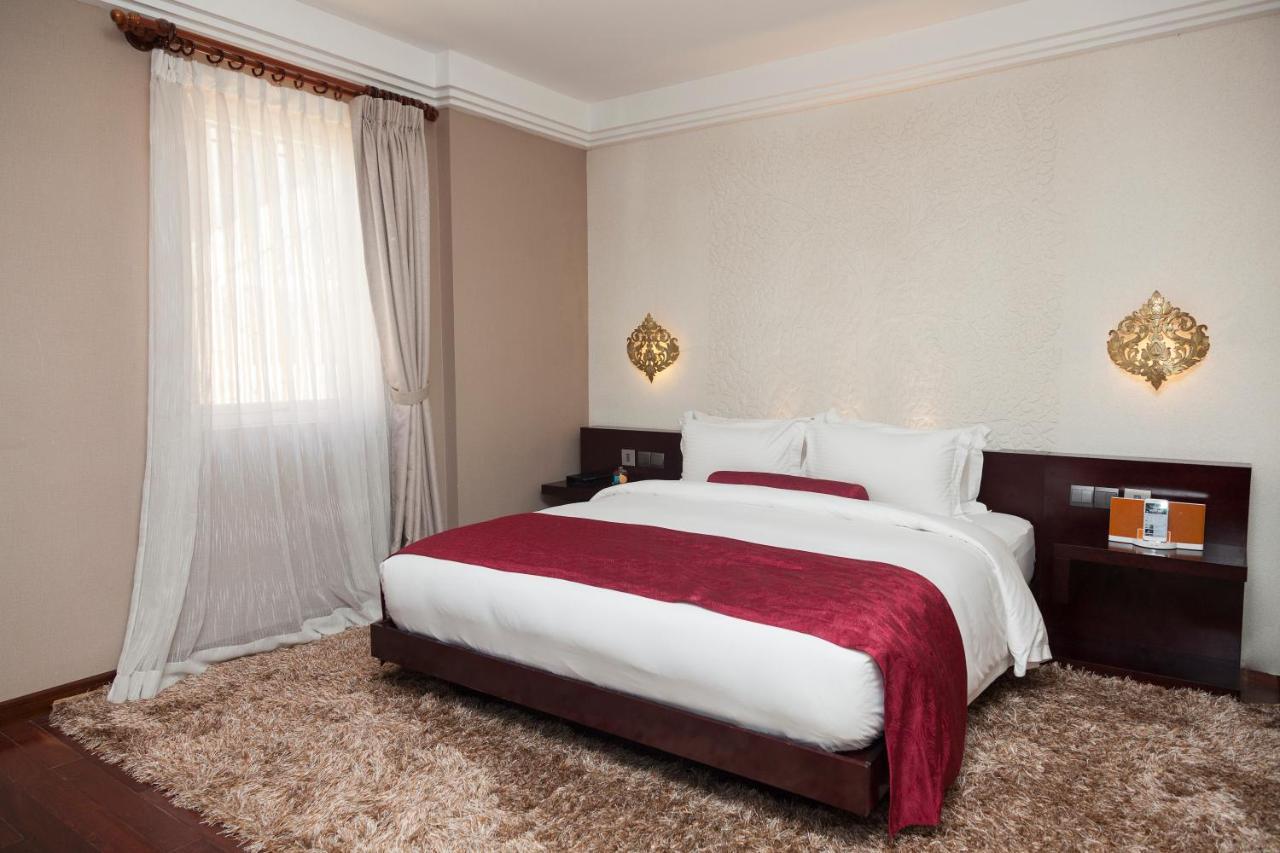 Arunreas Hotel Phnom Penh Exterior photo